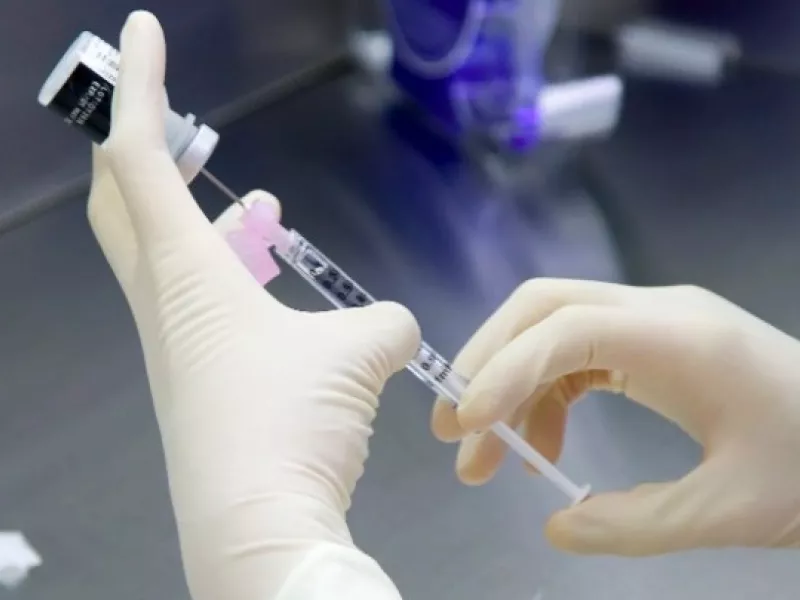 Βέλγιο: Συνεχίζει εμβολιασμούς με AstraZeneca - Γαλλία: «Προσωρινή» αναμένεται η αναστολή χρήσης του 