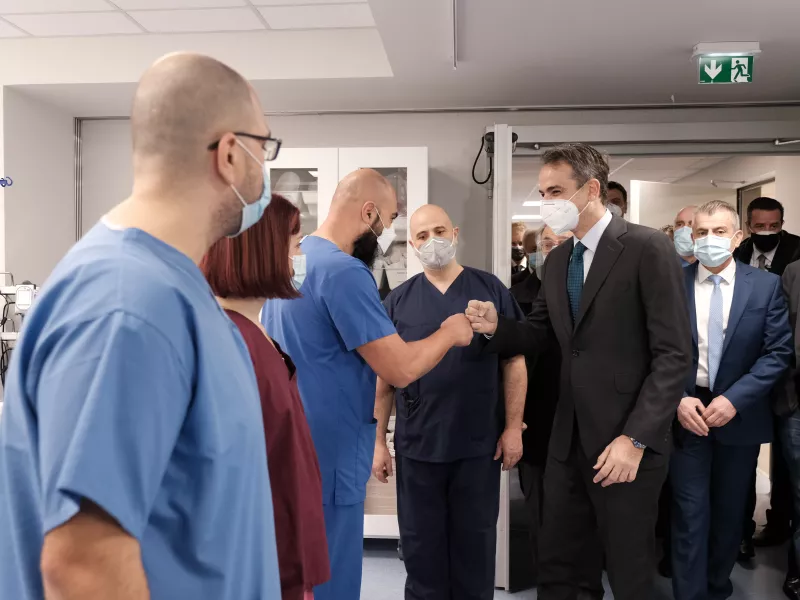 Μητσοτάκης από ΚΑΤ για τα 30 νέα κρεβάτια ΜΕΘ: Ο κορωνοϊός δεν κάνει διακρίσεις- Οι υγειονομικοί δίνουν το παράδειγμα