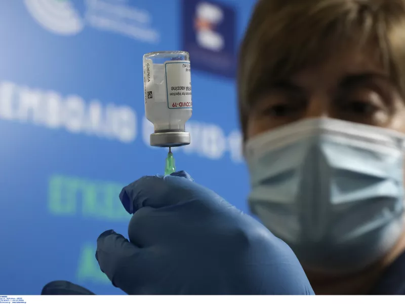 Πηγές Επιτροπής Εμβολιασμών για πρόταση Μητσοτάκη: Στο τραπέζι η χορήγηση 3ης δόσης νωρίτερα