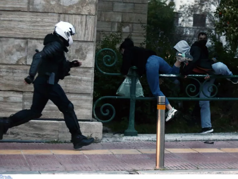 Επτά συλλήψεις από τη συγκέντρωση για Κουφοντίνα - Πρόστιμο 300 ευρώ και στους 29 προσαχθέντες