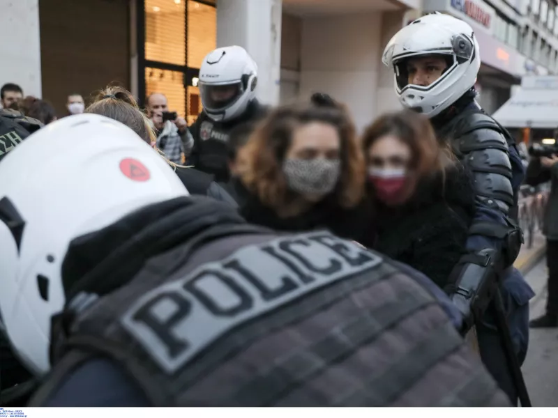Δέκα προσαγωγές σε συγκέντρωση για τον Κουφοντίνα στο κέντρο της Αθήνας (pics)