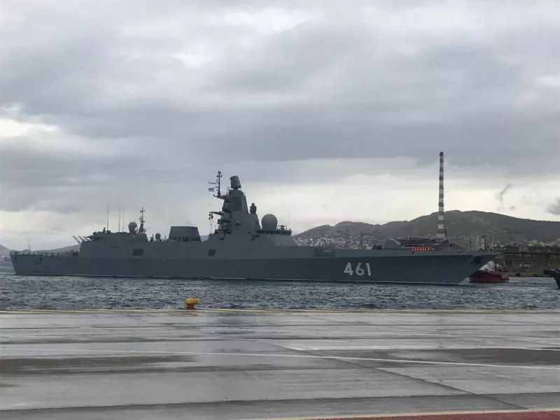 Η ρωσική φρεγάτα «Ναύαρχος Κασατόνοβ» στον Πειραιά για την 25η Μαρτίου