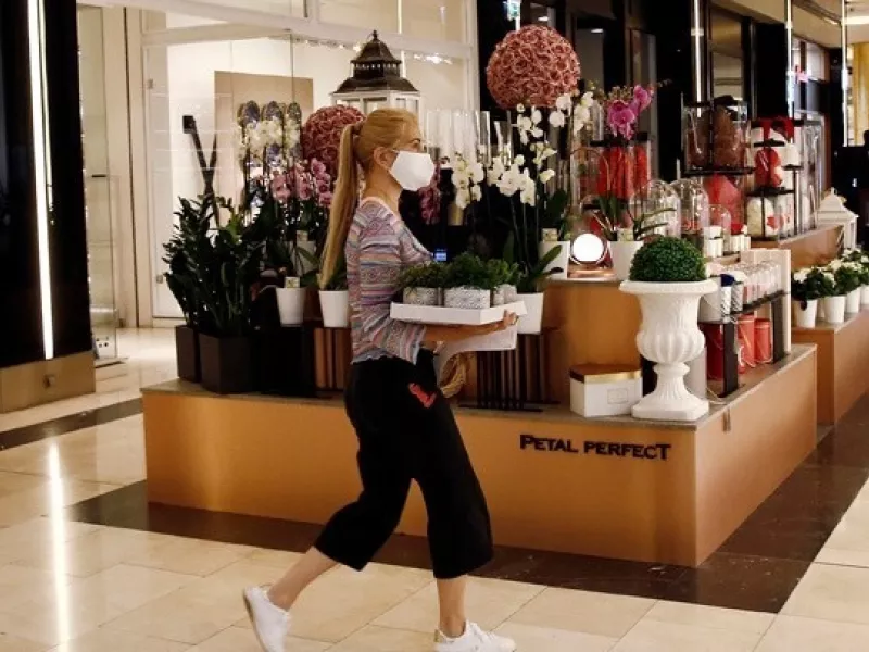Σηκώνουν ρολά σήμερα 24/4 εμπορικά κέντρα, εκπτωτικά χωριά - κέντρα αισθητικής- Τα μέτρα - SMS