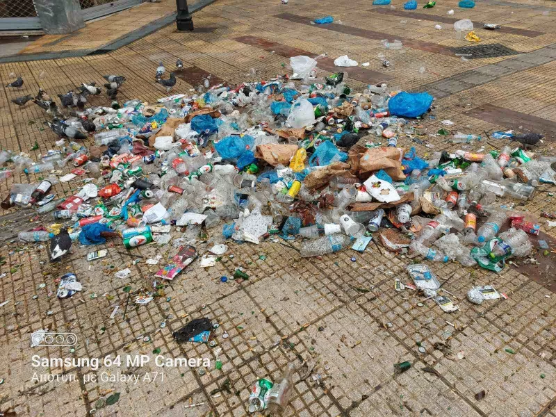 Η επέλαση των βαρβάρων στην Κυψέλη: Εικόνες ντροπής μετά το κορωνοπάρτι (vid - pics) 