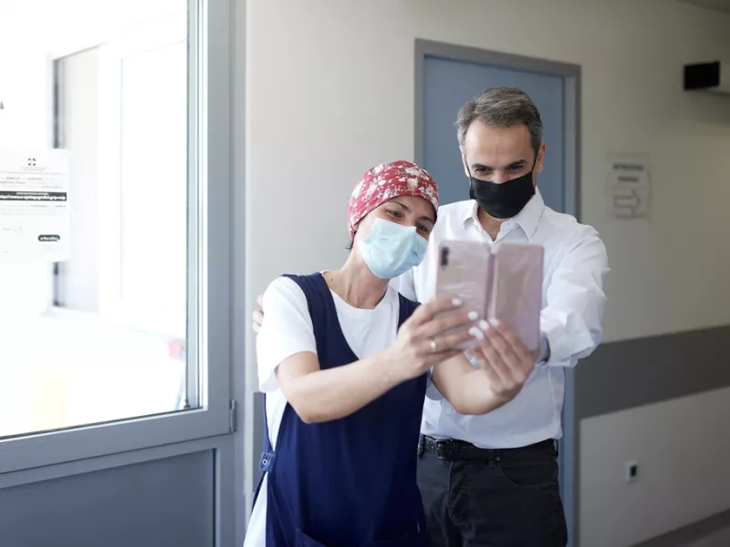 Μητσοτάκης για εμβολιασμούς: Η νεολαία δείχνει το δρόμο - Τι υποσχέθηκε στους υγειονομικούς