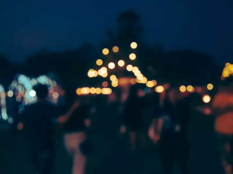 Κορωνοπάρτι ανευθυνότητας με DJ και εκατοντάδες άτομα στην Κυψέλη 