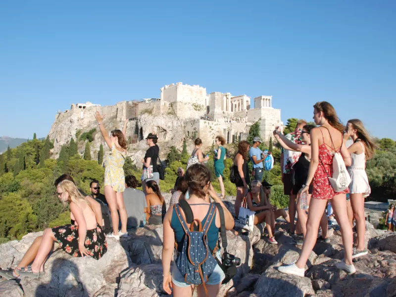 Γερμανική ένεση στον ελληνικό τουρισμό με 260,000 αφίξεις επισκεπτών τον Ιούνιο