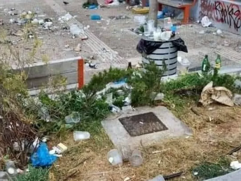 Καθάρισε και απολύμανε ο δήμος Αθηναίων την πλατεία Βαρνάβα