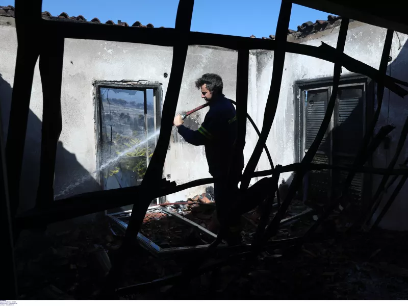 Πυροσβεστική: Θέμα χρόνου να δοθεί επίσημα σε ύφεση η πυρκαγιά στα Γεράνεια Όρη