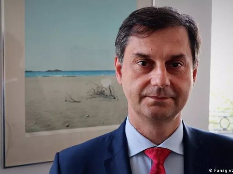 Θεοχάρης στη DW: Με υπευθυνότητα το άνοιγμα του τουρισμού
