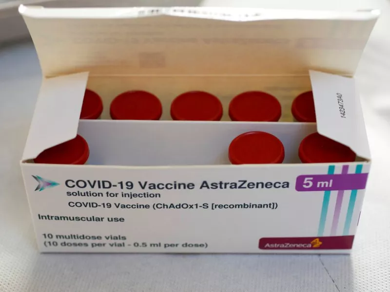 WSJ: AstraZeneca - J&J εξετάζουν τροποποίηση των εμβολίων για αντιμετώπιση των θρομβώσεων