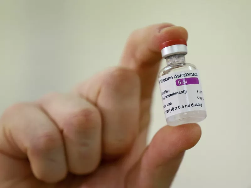 Η Ελλάδα έστειλε 20.000 δόσεις εμβολίων AstraZeneca στην Αλβανία