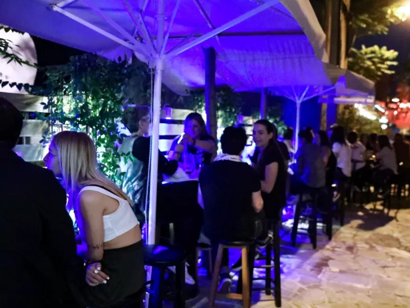 Προνόμια εμβολιασμένων: Μετά το freedom pass τι; Έρχονται ανακοινώσεις για εστίαση, ψυχαγωγία
