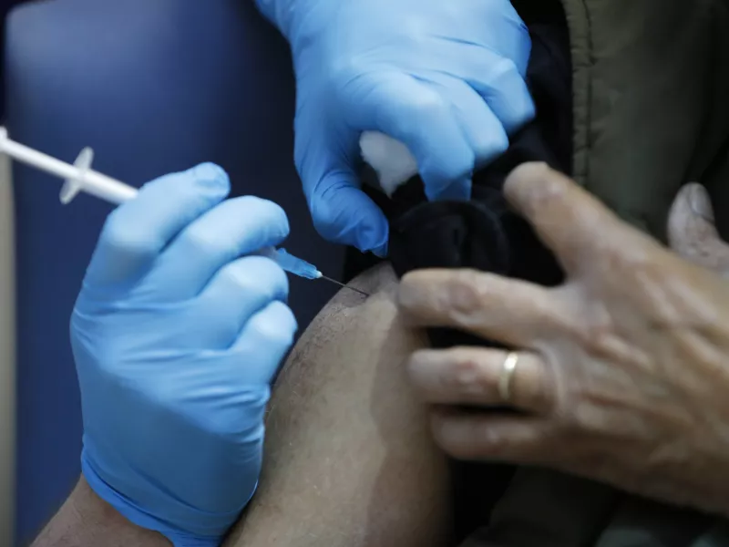 Άμεσα ξεκινούν οι κατ΄οίκον εμβολιασμοί- Eμβόλιο στο σπίτι από τον δήμο Νίκαιας- Ρέντη