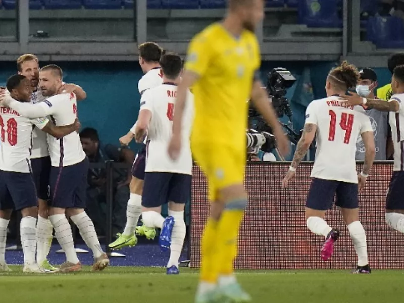 «Πάρτι» στη Ρώμη για Άγγλους- κέρδισαν 4-0 την Ουκρανία 