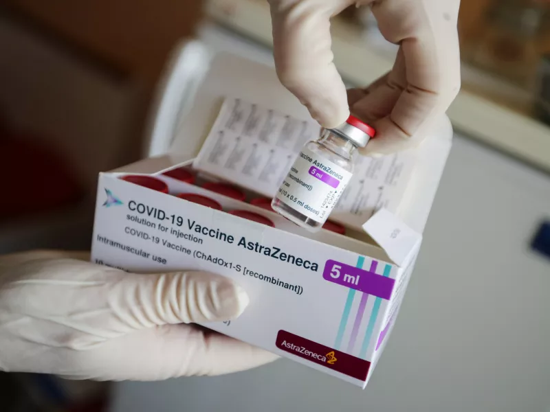 AstraZeneca: Πράσινο φως από τον ΕΜΑ για τρίτη δόση εμβολίου κατά του κορωνοϊού 