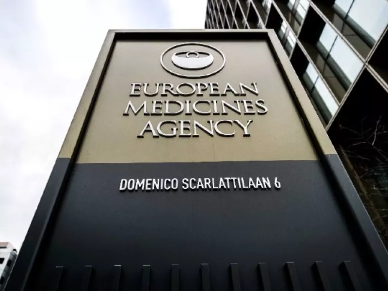 EMA: Ξεκίνησε αξιολόγηση του αντιφλεγμονώδους RoActemra σε νοσηλευόμενους με σοβαρή Covid