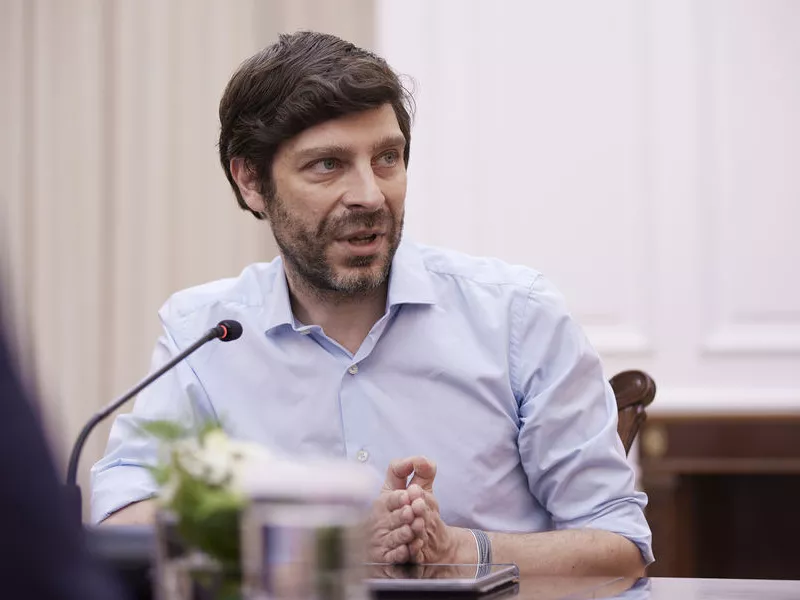Θετικός στον κορωνοϊό ο υφυπουργός Πολιτισμού Νικόλας Γιατρομανωλάκης