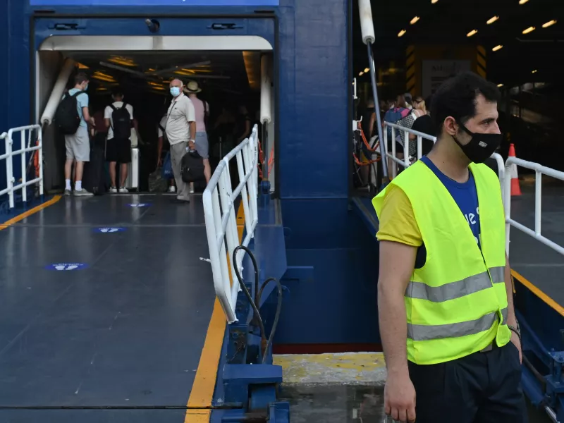 Κορωνοϊός: Ανησυχία για τα νησιά- Προς νέα περιοριστικά μέτρα και υποχρεωτικά rapid test μετά τις διακοπές