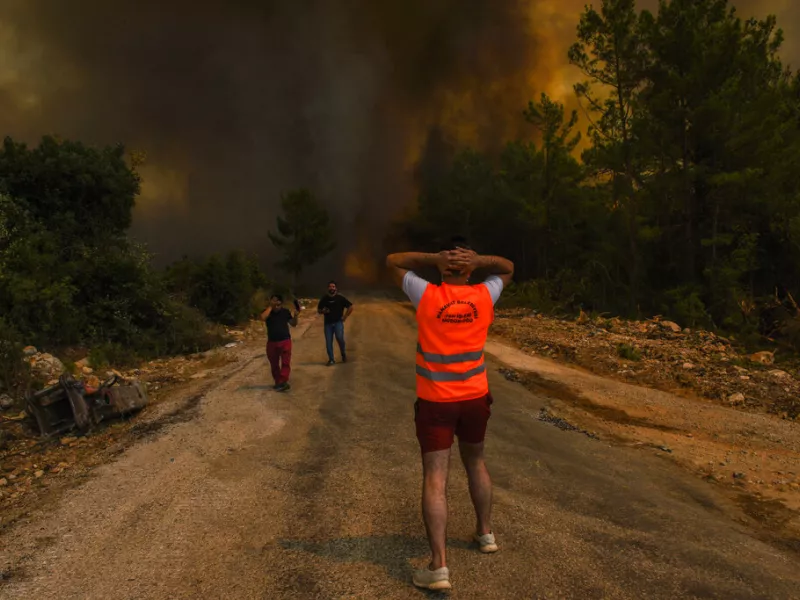 Τουρκία: Πυρκαγιές στα δυτικά, χιόνι στο ανατολικό τμήμα