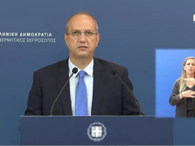 Οικονόμου: Στο τραπέζι η επέκταση της υποχρεωτικότητας – Τι θα κρίνει τις αποφάσεις