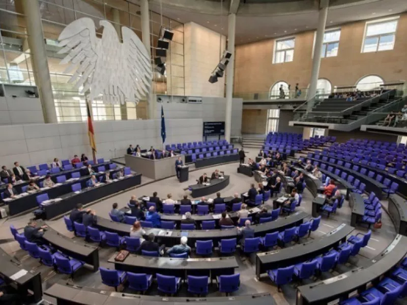 Γερμανία-Εκλογές: Ο Έλληνας της Bundestag διεκδικεί την επανεκλογή του