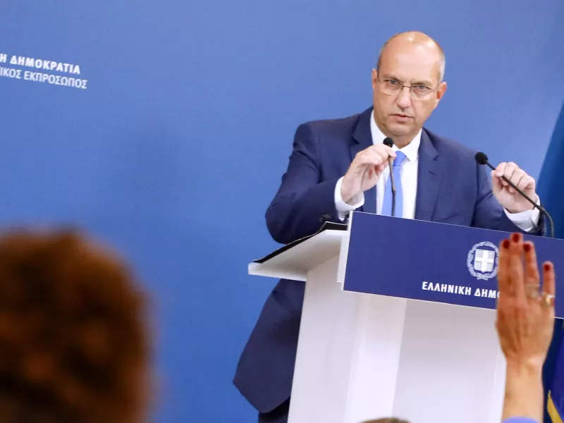 Οικονόμου: Δεν συζητάμε επέκταση υποχρεωτικότητας εμβολιασμών τώρα - Τι συμβαίνει με κρούσμα στην τάξη