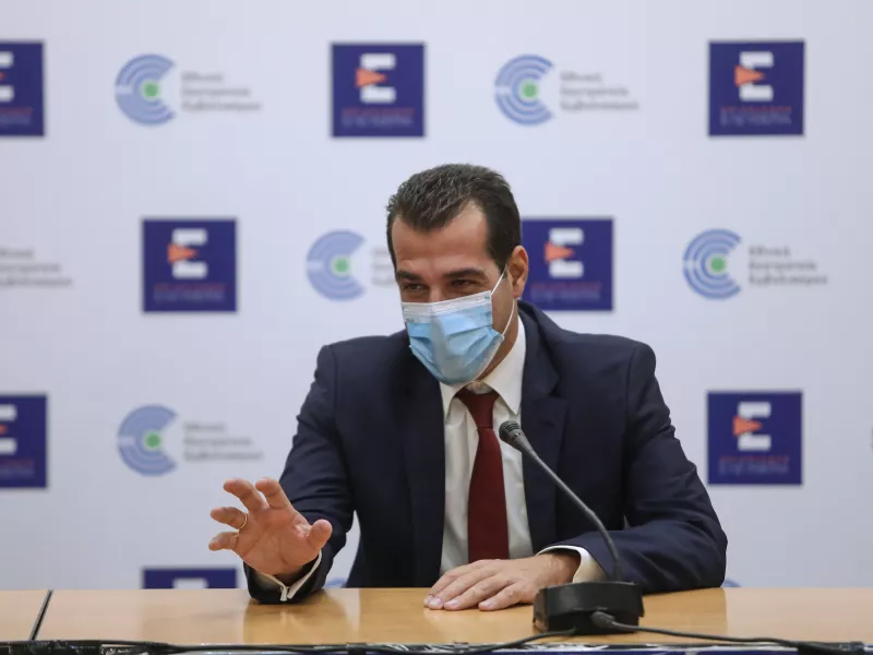 Πλεύρης: Ανοιχτό το ενδεχόμενο διαγραφής του προστίμου στους ανεμβολιάστους, αν εμβολιαστούν 