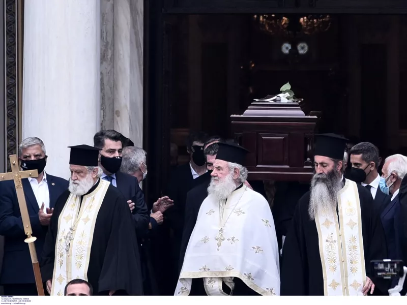 Ο αποχαιρετισμός στο Μίκη Θεοδωράκη με το φακό του Ομέρ Ζουλφού Λιβανελί (vids – pics) 