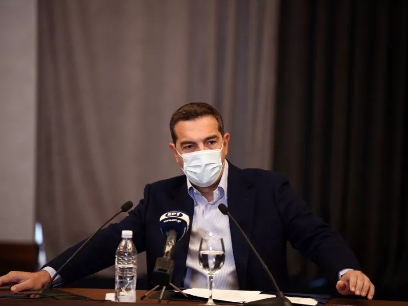 O Τσίπρας δίνει τα ποσά από τις βραβεύσεις του για τις Πρέσπες σε φοιτητές