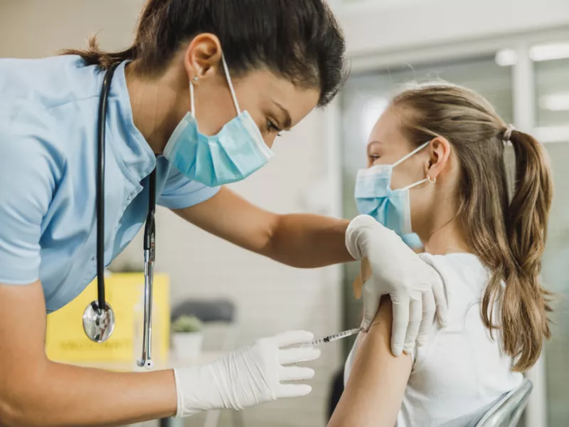 Εμβόλιο Pfizer: Τι έδειξε έρευνα για την αποτελεσματικότητα του σε παιδιά 5-11 ετών