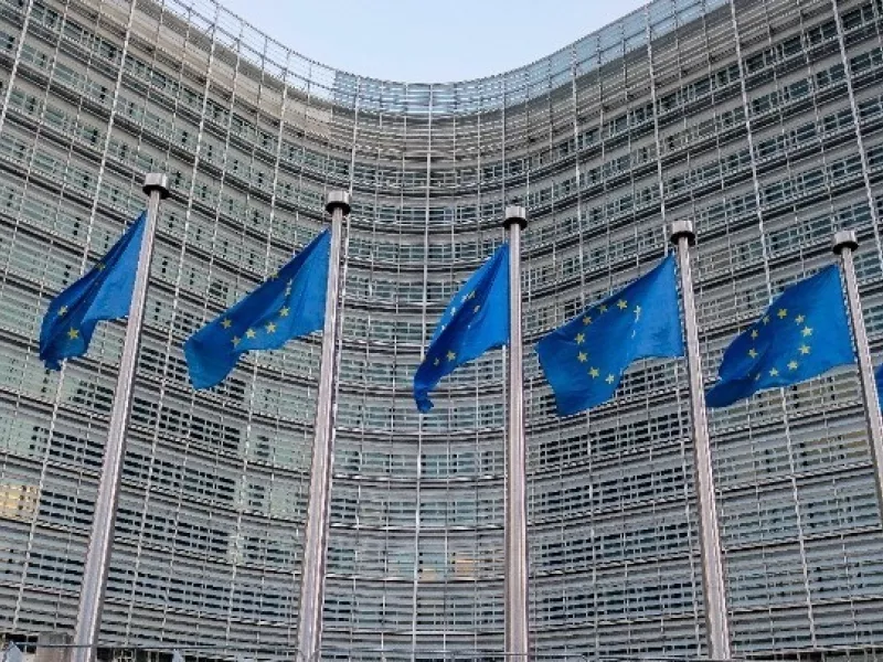 E.E: Καταδικάζει τις συνεχιζόμενες επιθετικές ενέργειες και απειλές της Ρωσίας κατά της Ουκρανίας 