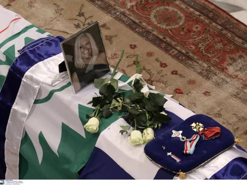 Ένα λουλούδι στη Φώφη