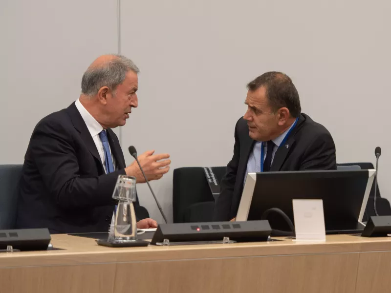 Συνάντηση Παναγιωτόπουλου - Ακάρ: Σεβασμός στο Διεθνές Δίκαιο για τη διαμόρφωση συνθηκών ειρήνης