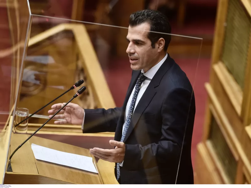 Οργισμένη αντίδραση Πλεύρη κατά των ισχυρισμών του προέδρου της ΠΟΕΔΗΝ περί κλειστών κλινών ΜΕΘ για λίγους