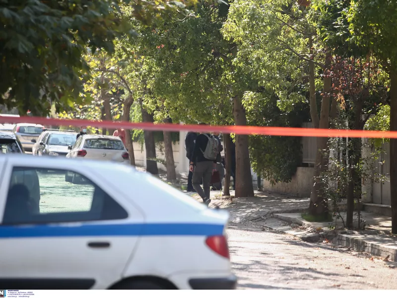 Πυροβολιασμοί - Νέα Ερυθραία: Αυτοσχέδια δρεπάνια, ξίφος και τσεκούρι στο σπίτι του 43χρονου (φωτό)