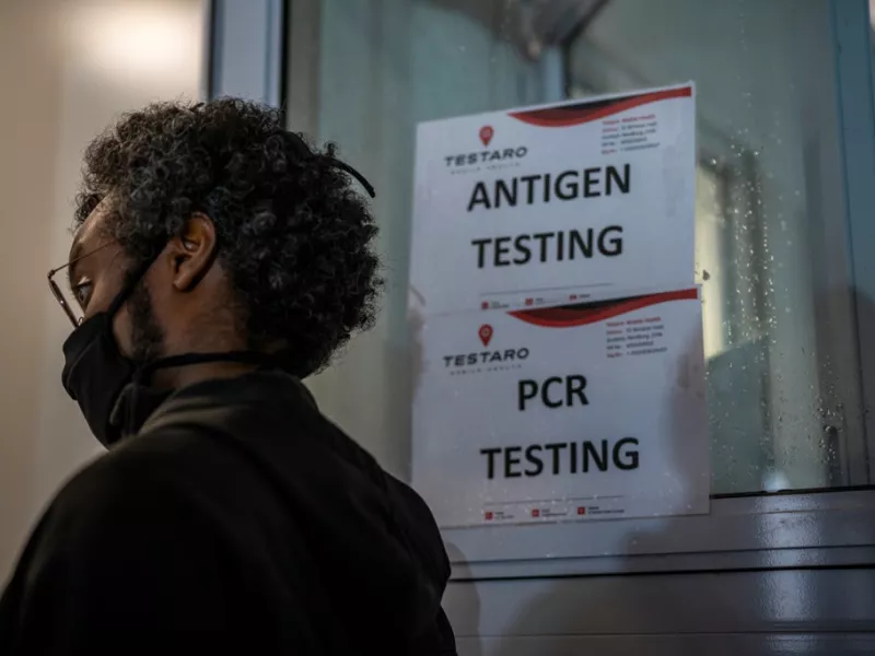 Η Νότια Αφρική καταγγέλλει τον στιγματισμό του «αγγελιαφόρου κακών ειδήσεων»