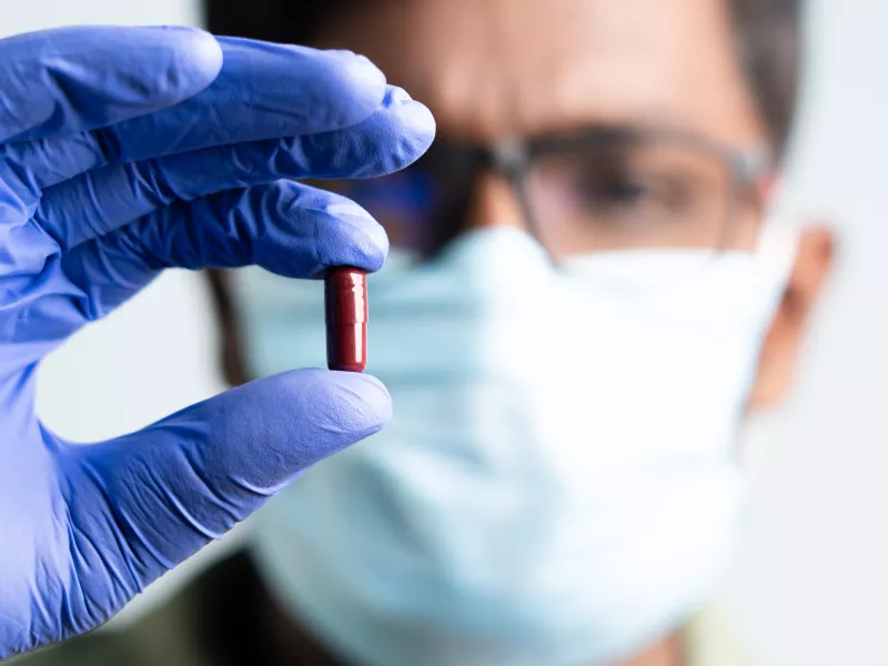 Κορωνοϊός: Η Pfizer υπέβαλε αίτημα για κατεπείγουσα έγκριση του αντιιικού χαπιού της