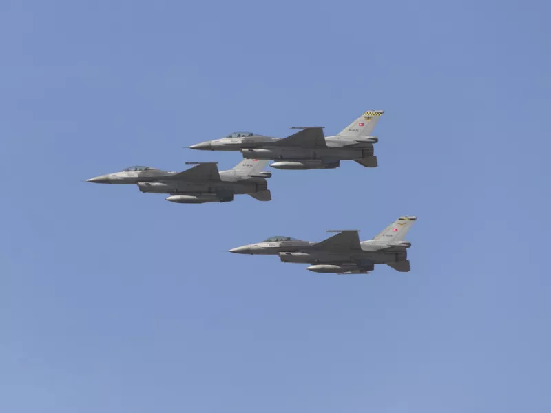 Νέες υπερπτήσεις τουρκικών F-16, το απόγευμα, πάνω από Παναγιά και Οινούσσες. 