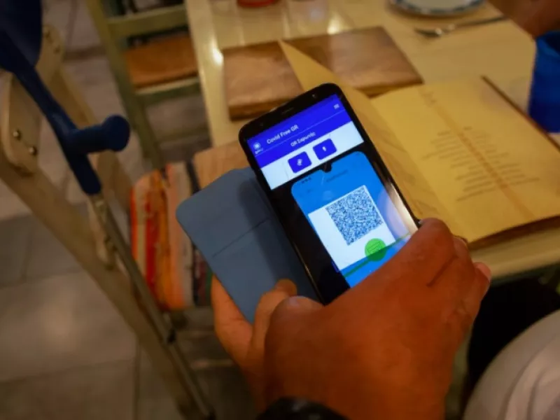 «Ανεμβολίαστοι» από σήμερα 330.000 πολίτες-Για ποιους λήγουν τα πιστοποιητικά εμβολιασμού