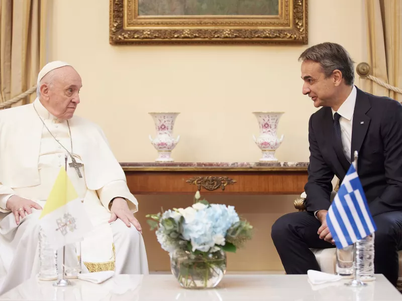 Συνάντηση Μητσοτάκη–Φραγκίσκου – Μήνυμα σε Βατικανό για μεταναστευτικό: Σημαντική βελτίωση στη χώρα μας