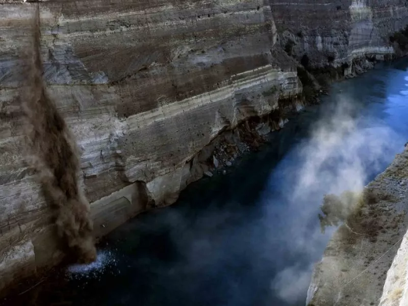 Διαύγεια: Εξαίρεση από την διαδικασία περιβαλλοντικής αδειοδότησης για τις επισκευές στη διώρυγα Κορίνθου