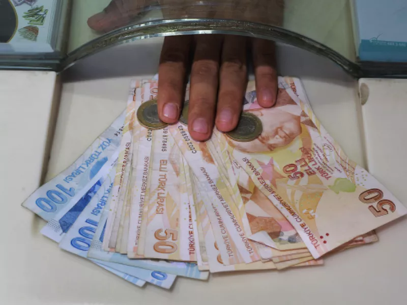 Τουρκία: Στο 73,5% ο πληθωρισμός – Κατακρημνίζεται η λίρα