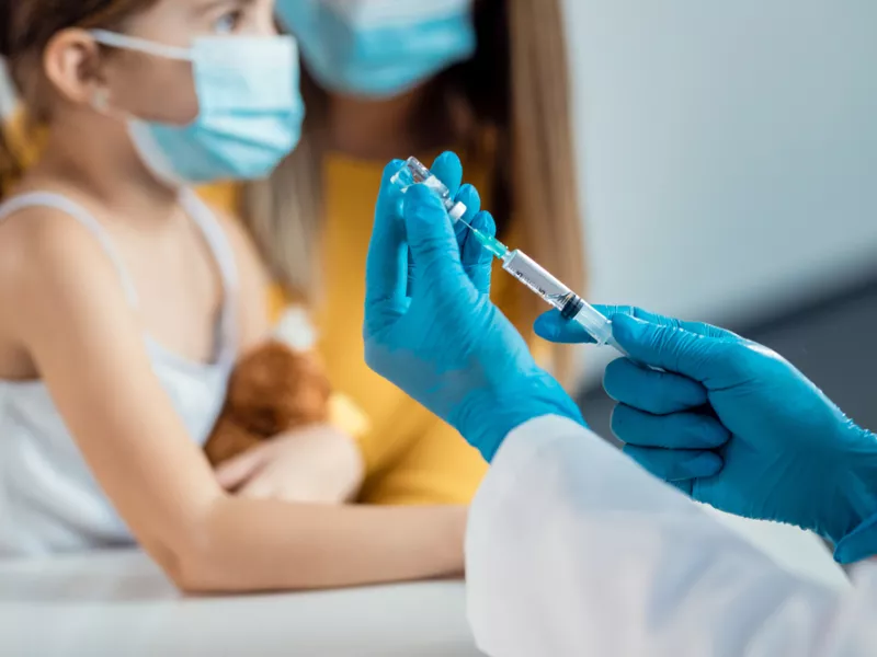 Κορωνοϊός και εμβόλιο σε παιδιά 5-11 ετών: Θεοδωρίδου, Παπαευαγγέλου λύνουν απορίες γονιών
