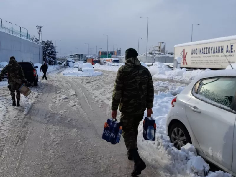 Κακοκαιρία «Ελπίς:» Οι Ένοπλες Δυνάμεις στην «πρώτη γραμμή» (φωτό - vid) 
