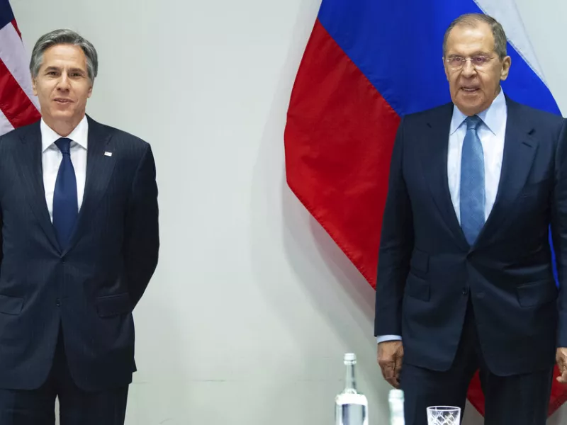 Κρίσιμες συνομιλίες Μπλίνκεν- Λαβρόφ για Ουκρανία- Με κυρώσεις απειλεί ο Μπάιντεν τη Ρωσία