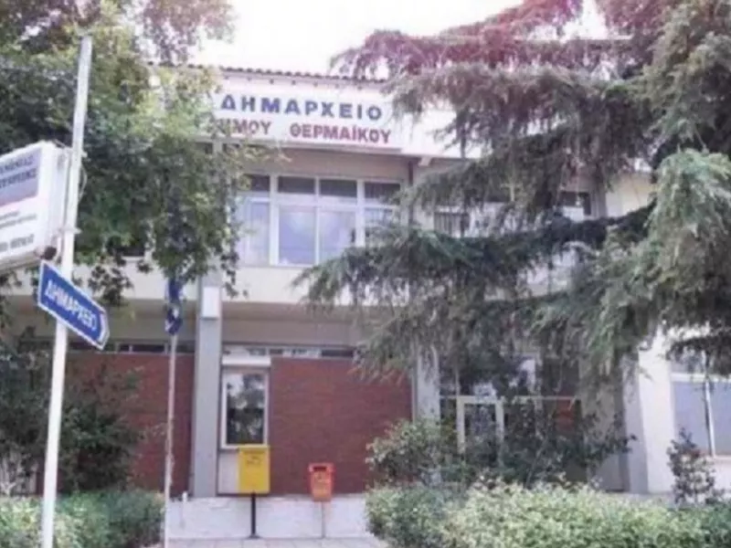 Θεσσαλονίκη: Επεισόδιο με αρνητή στο δημαρχείο Θερμαϊκού – «Δεν υπάρχει σύνταγμα»