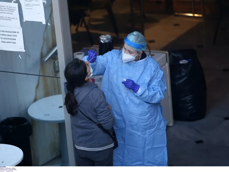 Τσακρής - ΣΚΑΪ: Η Όμικρον ουσιαστικά νέος ιός, θα σαρώσει – Στη Γαλλία νέα παραλλαγή