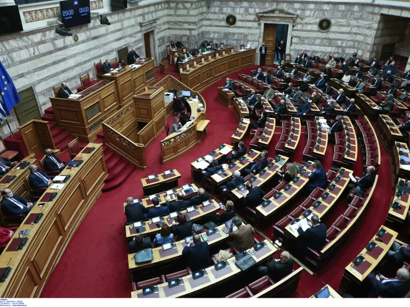 Κόντρα κυβέρνησης και αντιπολίτευσης στη Βουλή για τον κλιματικό νόμο- Αύριο η ψήφισή του 	