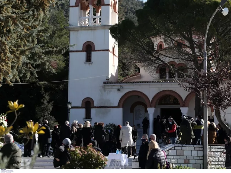 Η Ελλάδα αποχαιρέτησε τον εμβληματικό και σπουδαίο Αλέκο Φασιανό: Το τελευταίο αντίο (ΦΩΤΟ)